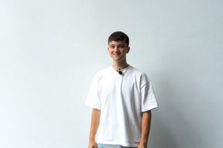 Our apprentice Wesley in front of a white wall

